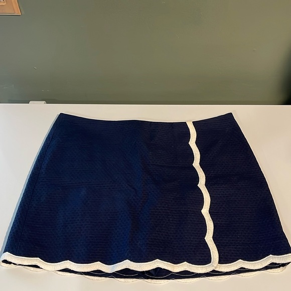 Lilly Pulitzer Pants - Women’s Lilly Pulitzer navy and white tennis skirt size 12